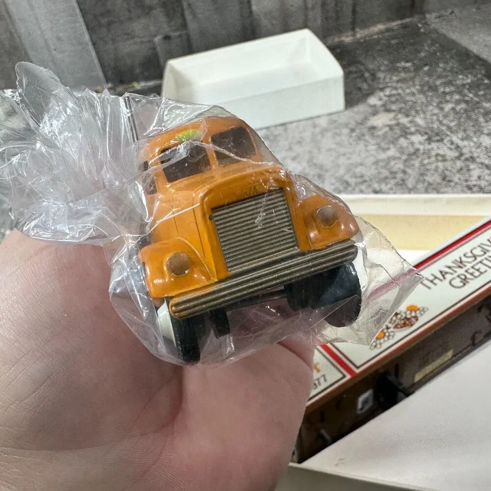 Winross Truck Tractor and Trailer‎ Thanksigiving Greetings Nov 1977 1/64